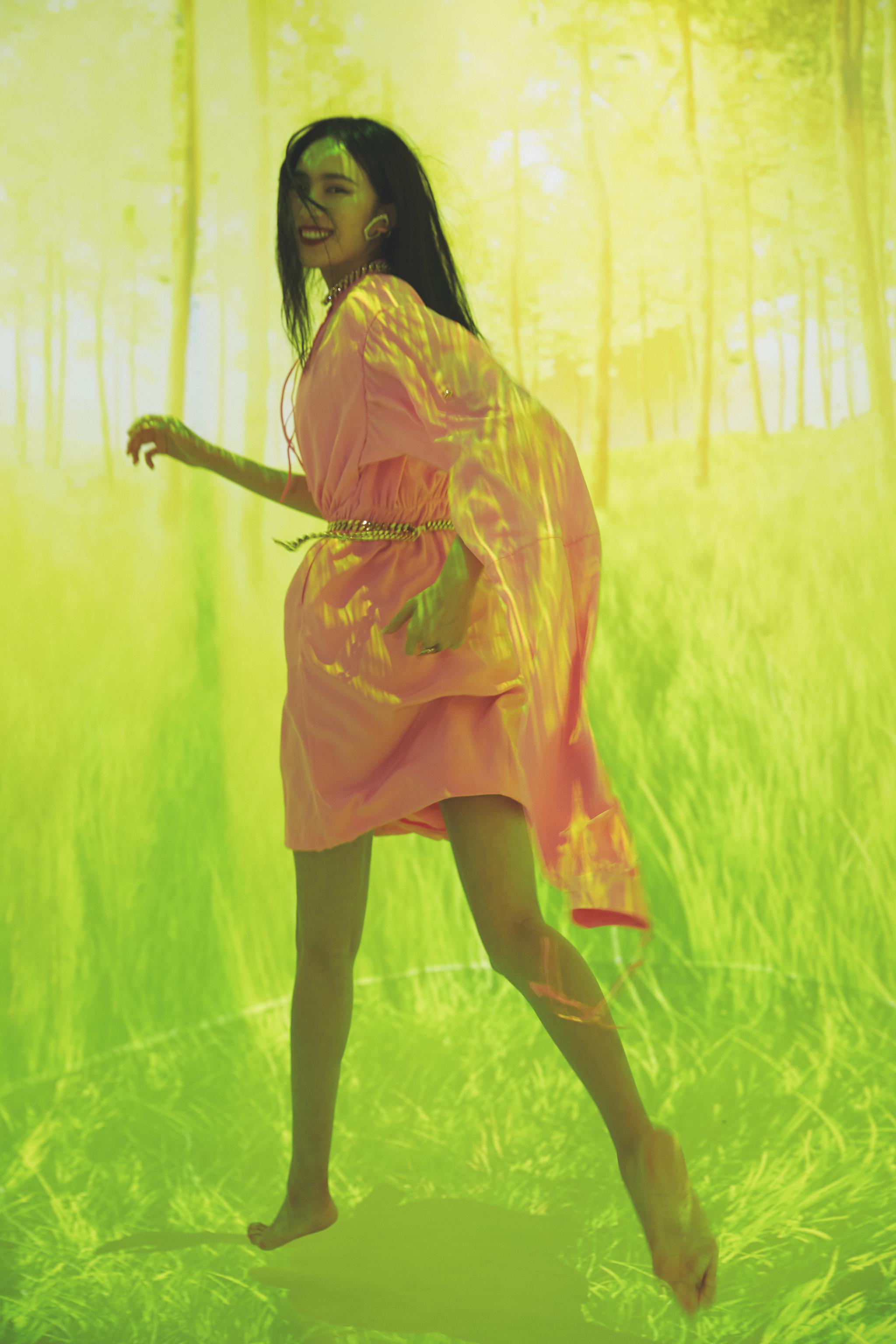 确认过眼神,是能驾驭芭比粉的人.独特的镂空翻折设计