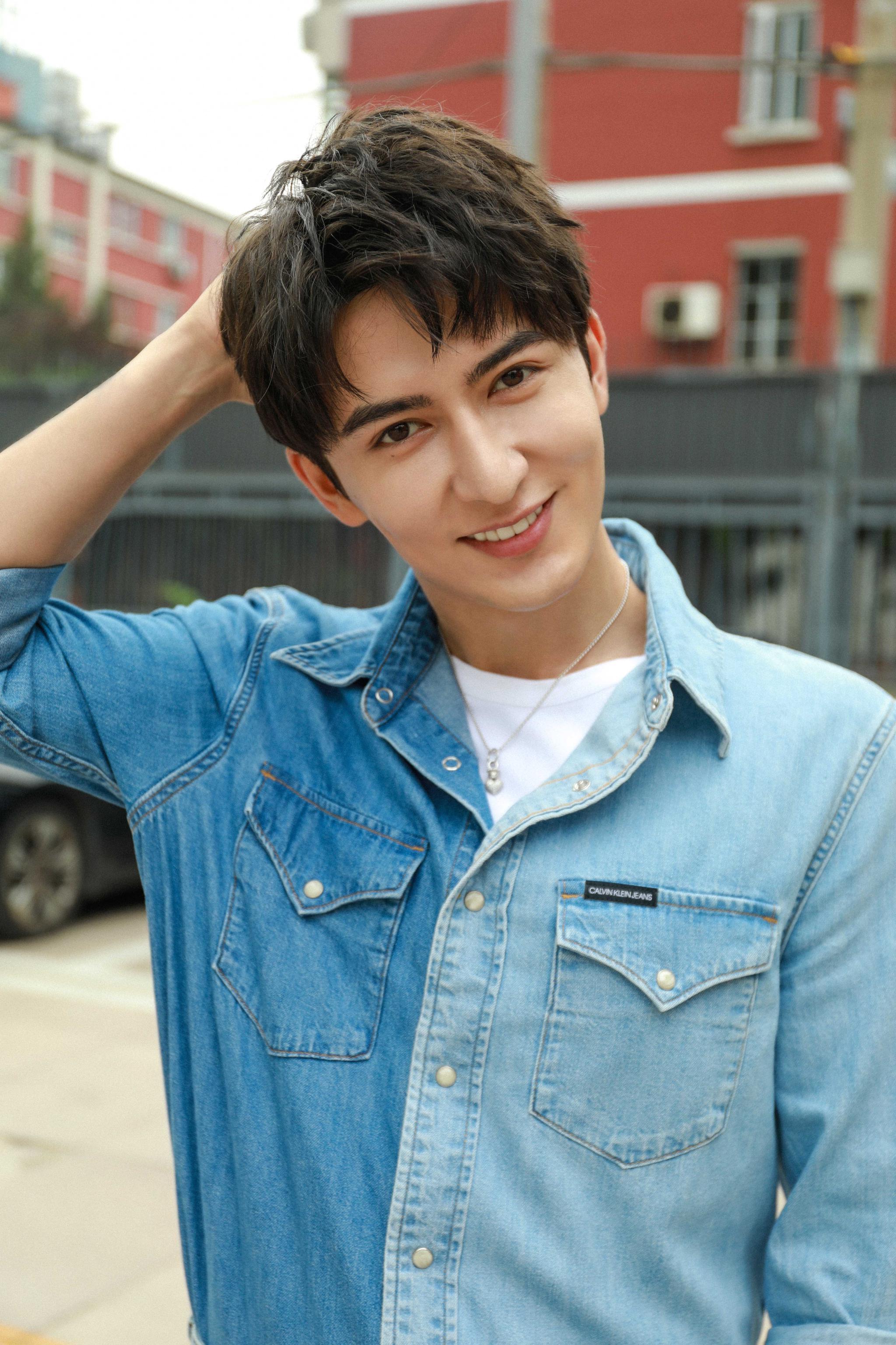 欢娱影视演员@米热merxat 参与录制节目《大戏看北京》 今晚 9点1