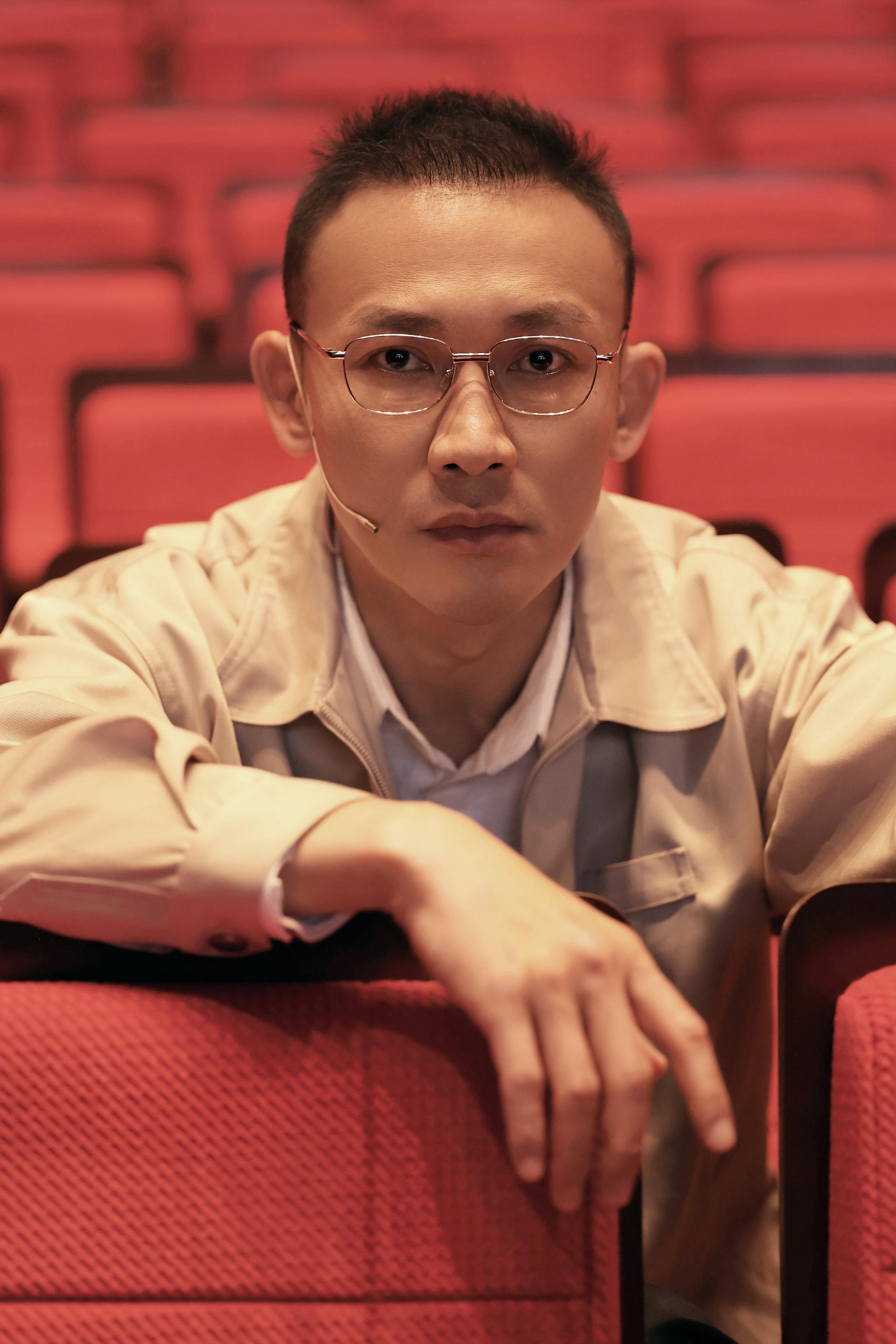 欢娱影视演员@聂远 话剧《情系贺兰》今日首演成功