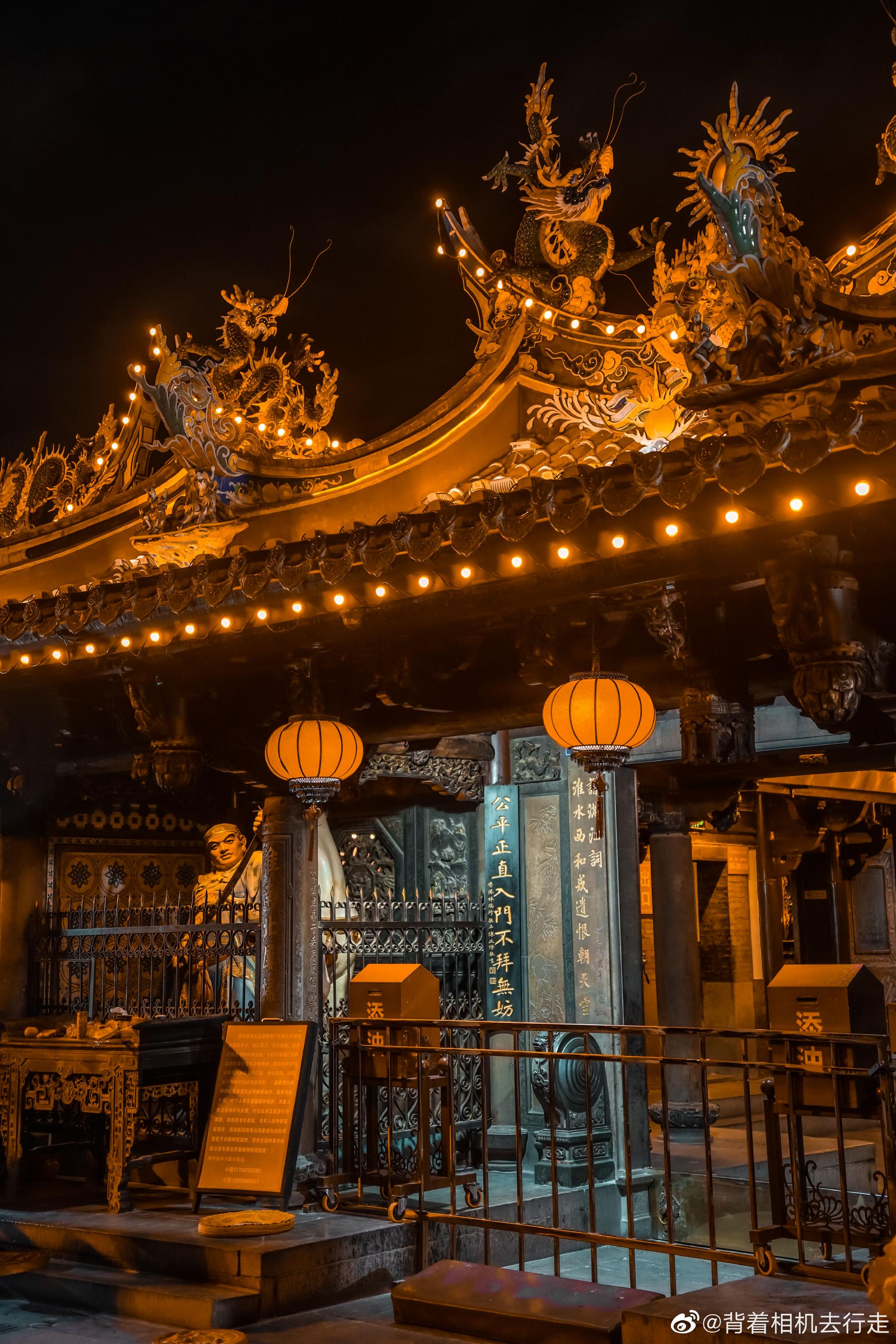 闽南建筑特色"厝顶有戏出",泉州通淮关岳庙精美的瓷雕装饰……__财经