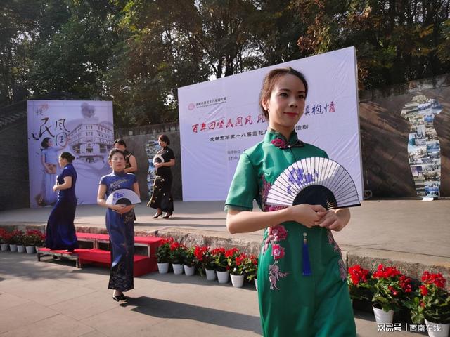 四川蜀商会常务副会长伍舒出席成都第58届菊花展旗袍主题活动