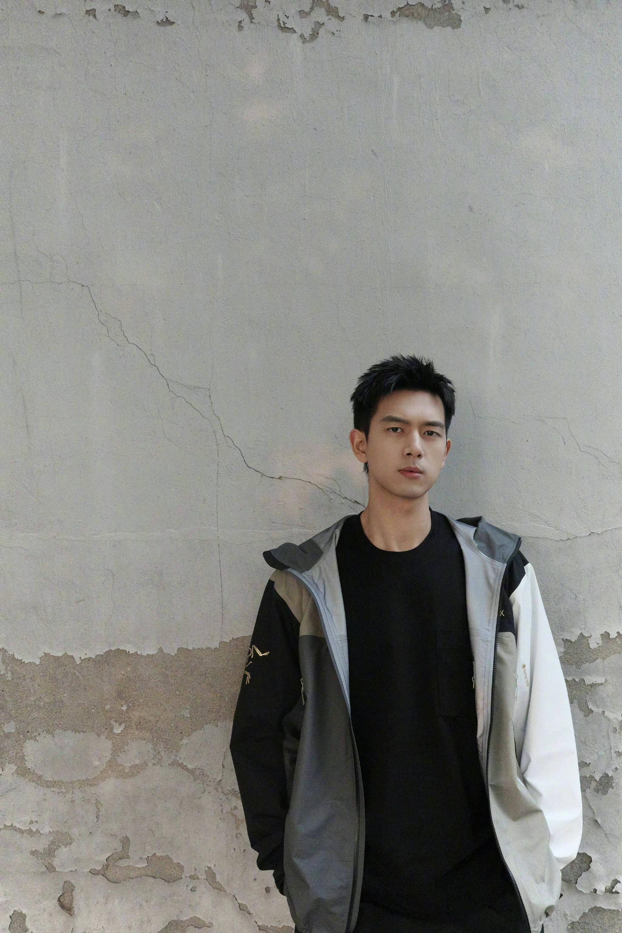 李现晒随手拍口罩遮不住的帅气平时多多记录生活呀