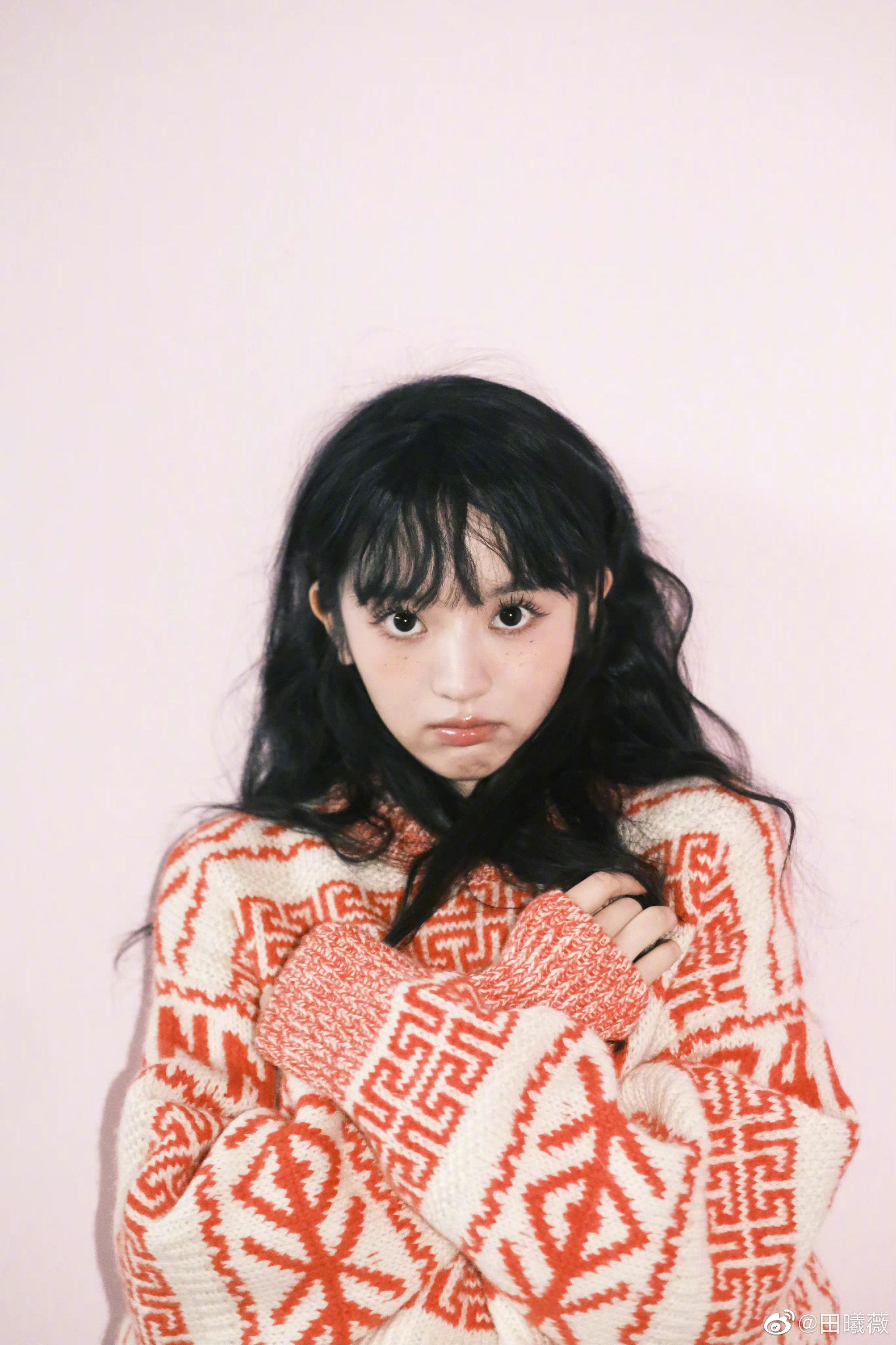 田曦薇分享不一样的九宫格甜妹无所畏惧搞怪甜美都很可爱啊