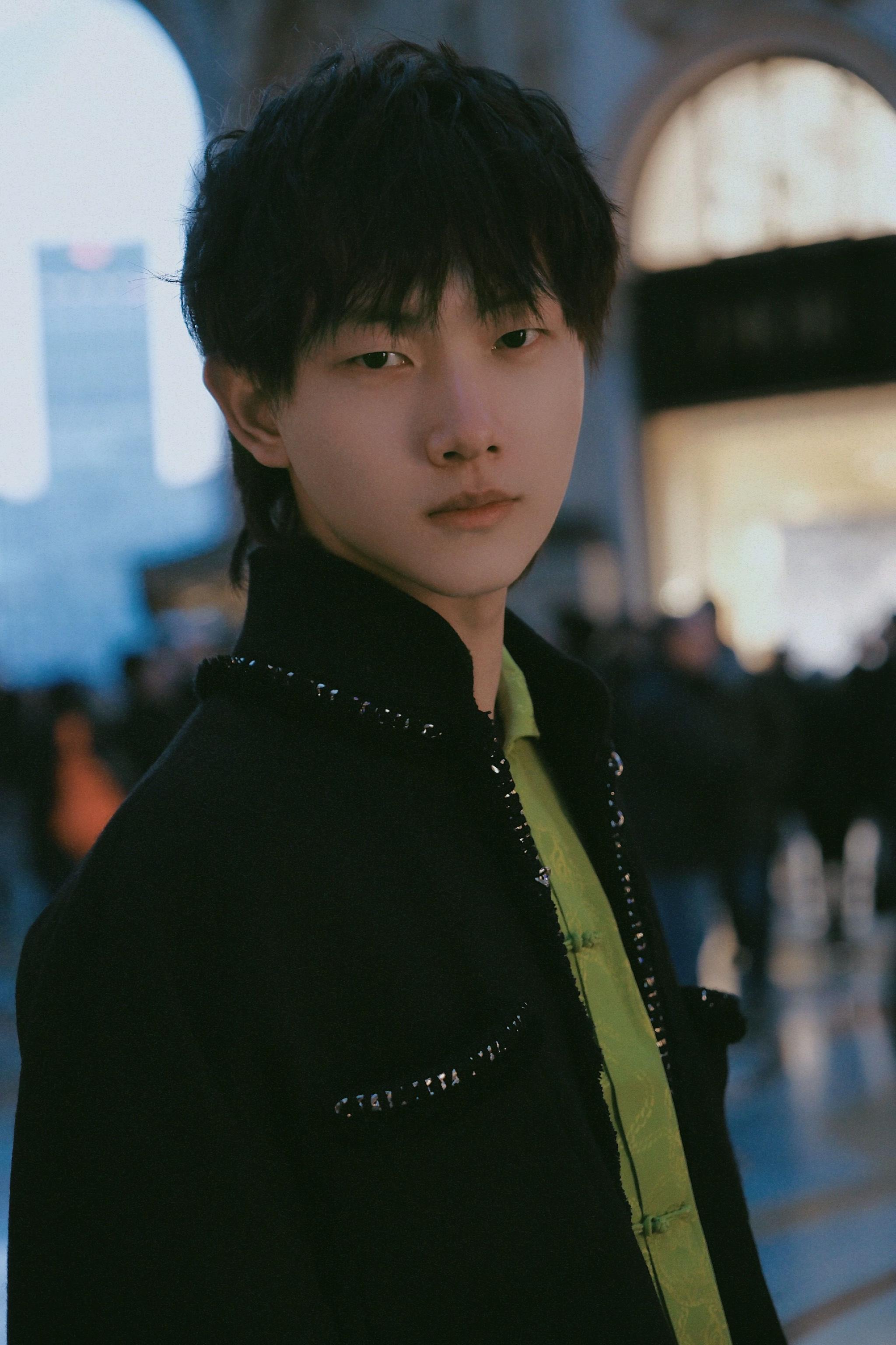 是帅气@狼队fly 来自米兰的明信片! 氛围感这块狠狠拿捏住了