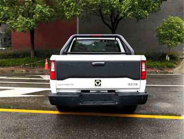 国产"小猛禽"?徐工首款皮卡实车曝光,额定载重量965公斤