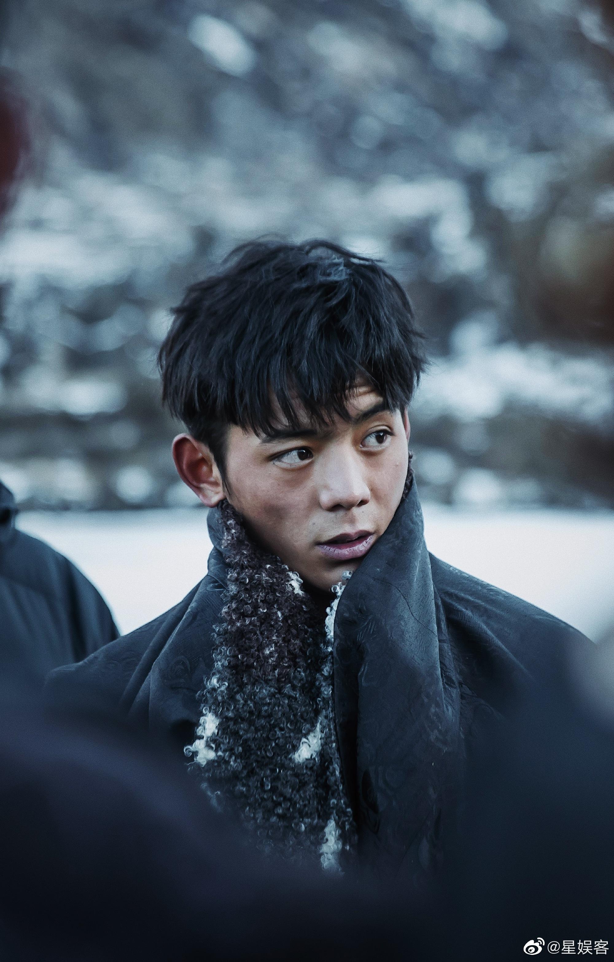 丁真这组图好绝,天生野性,眼神里有故事!_高清图集_新浪网