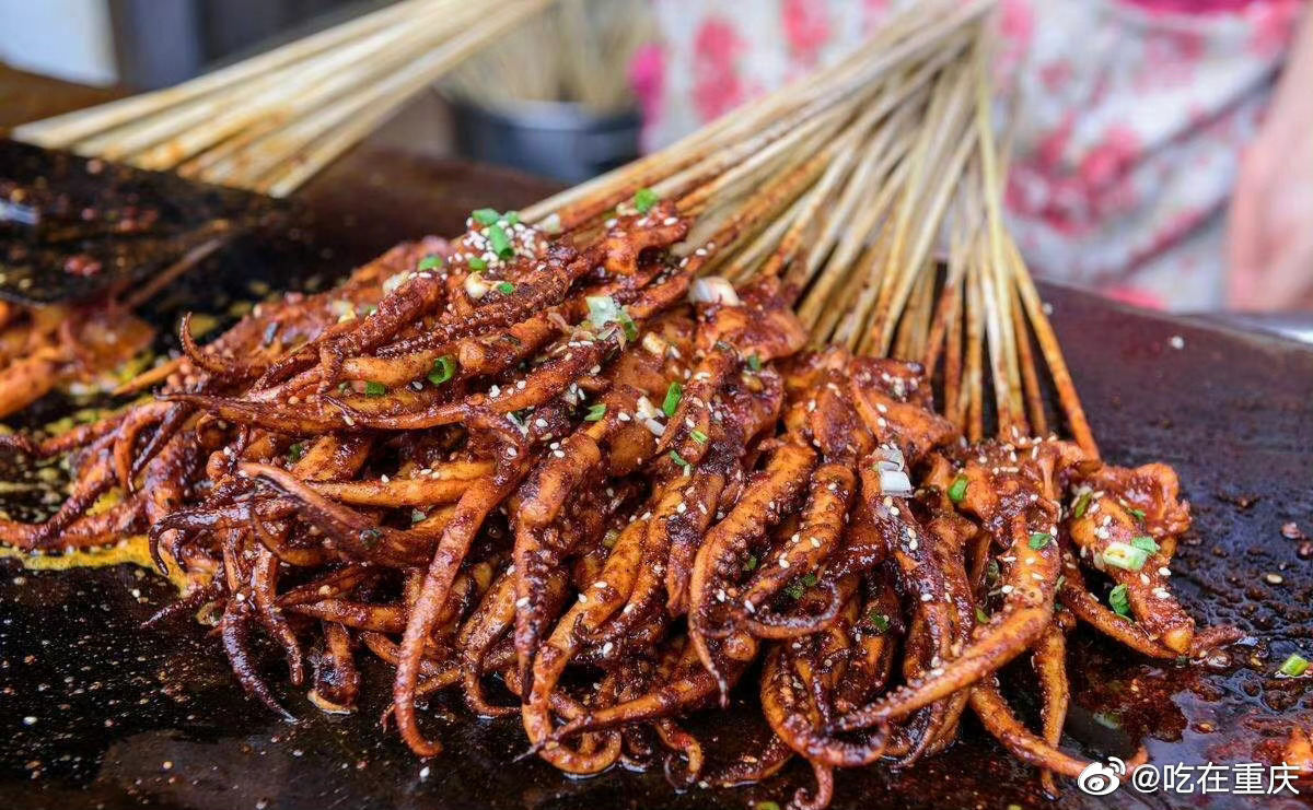 在烤架上烤得滋滋作响的鱿鱼须你喜欢吗__财经头条