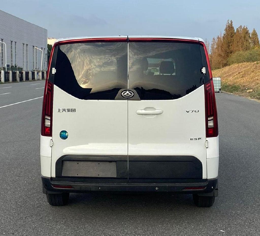 上汽大通v70实车曝光侧滑门569座布局搭载20t柴油动力