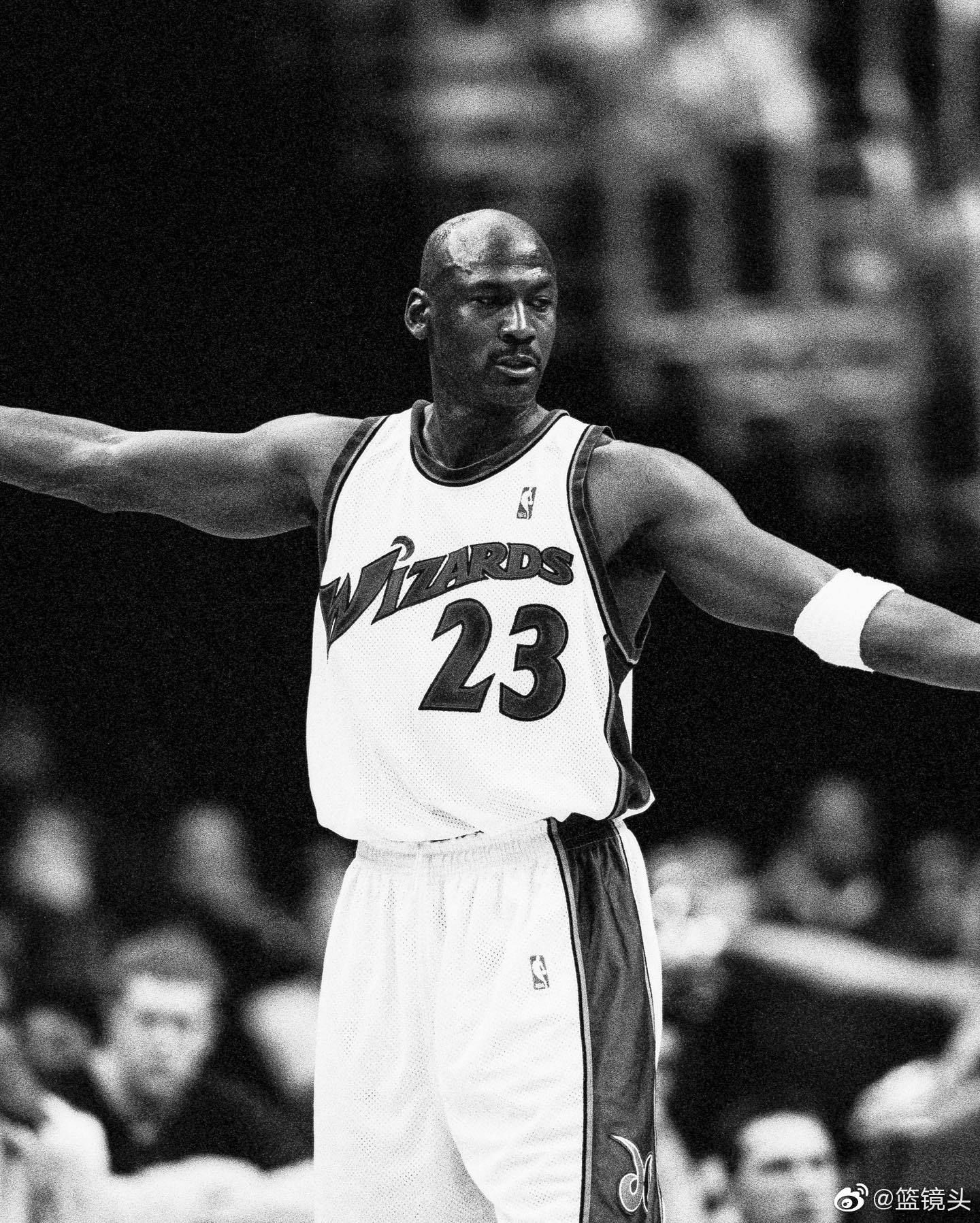 老流氓阅尽沧桑乔丹奇才时期赛场黑白照