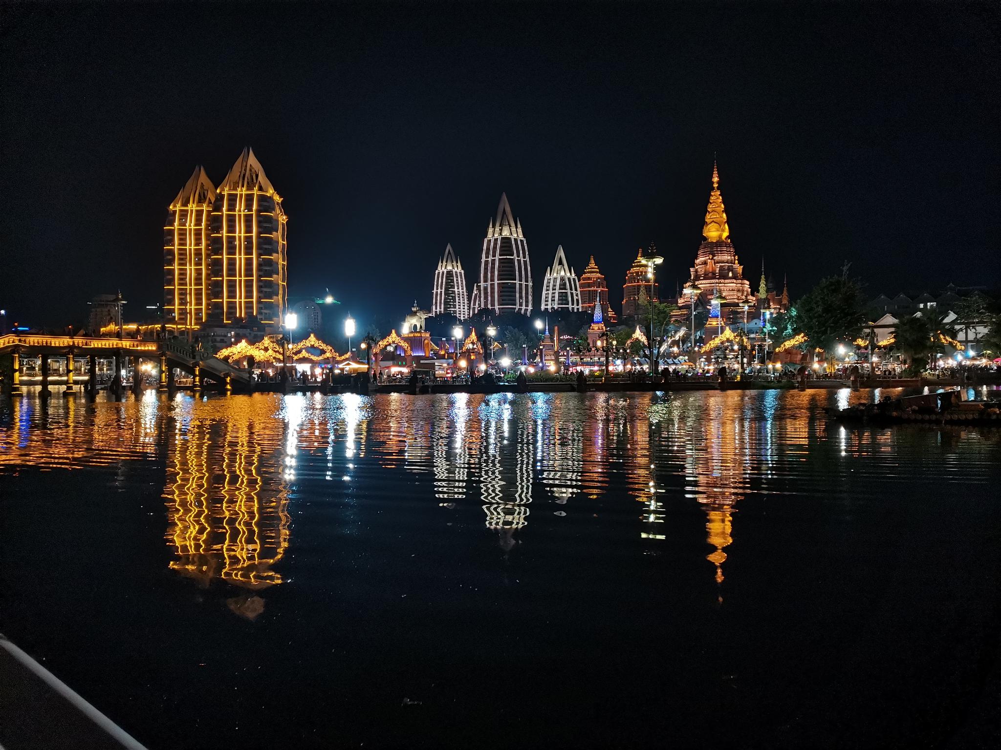 去西双版纳,位于告庄西双景的星光夜市是一定要去的