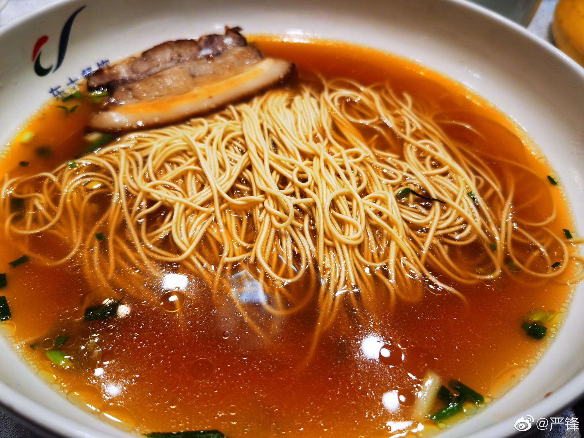 震惊,晚上在旦苑吃饭,竟然发现新推出了苏式红汤面_高清图集_新浪网