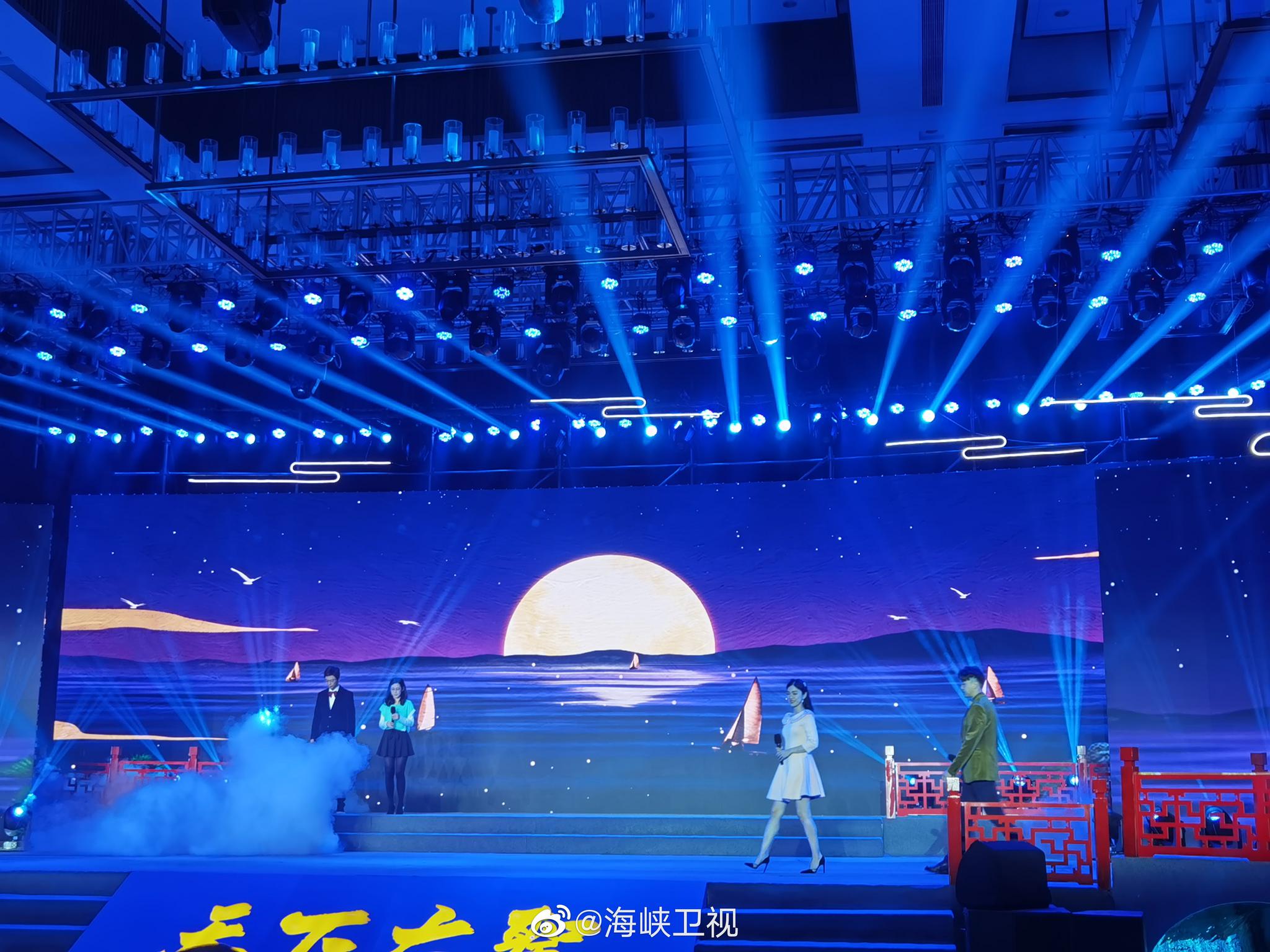 东南卫视《海峡新干线》主持人文享艺,东南卫视《娱乐乐翻天》主持人