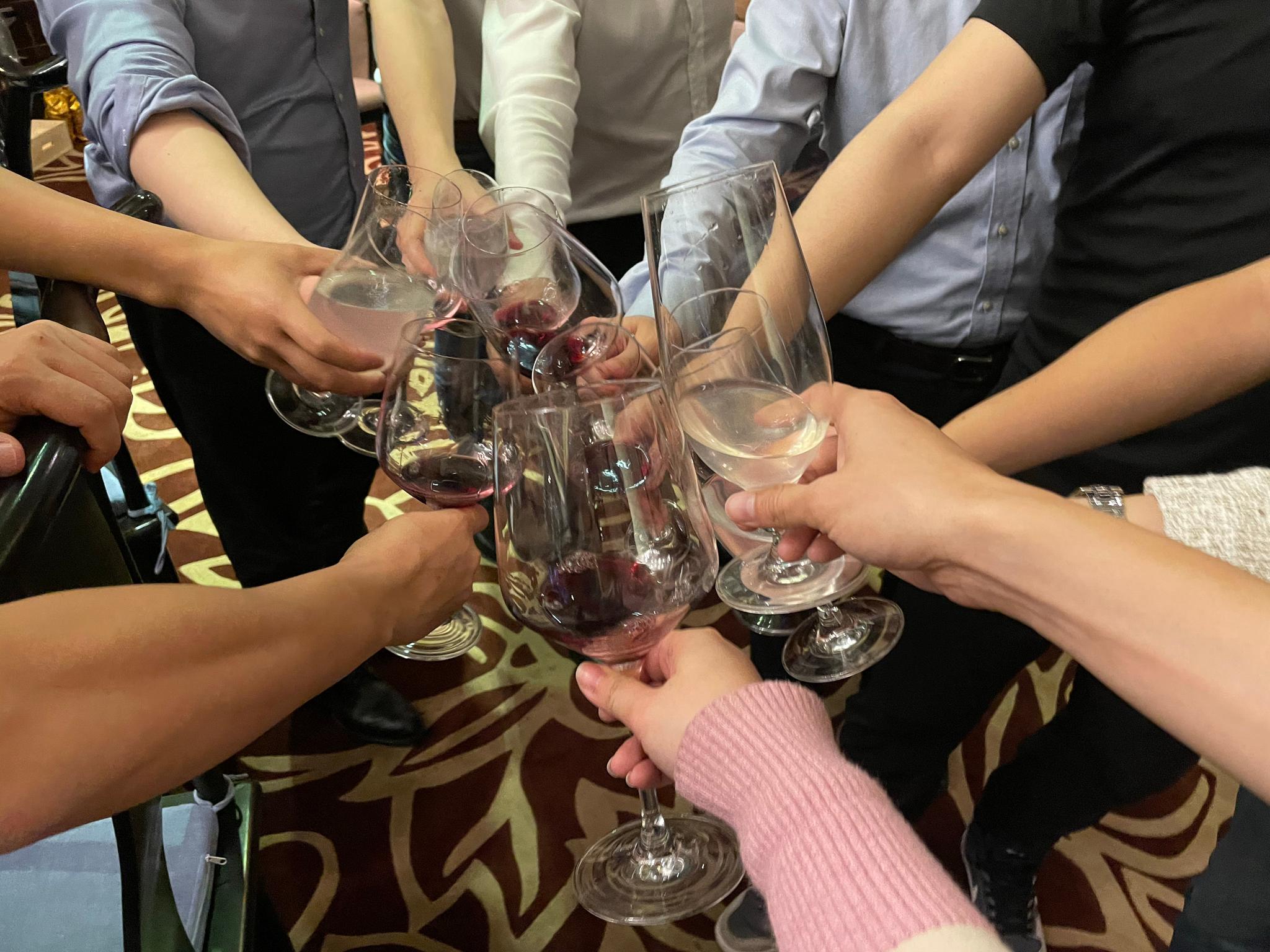 昨晚参加了初中同学聚会, 推杯换盏间