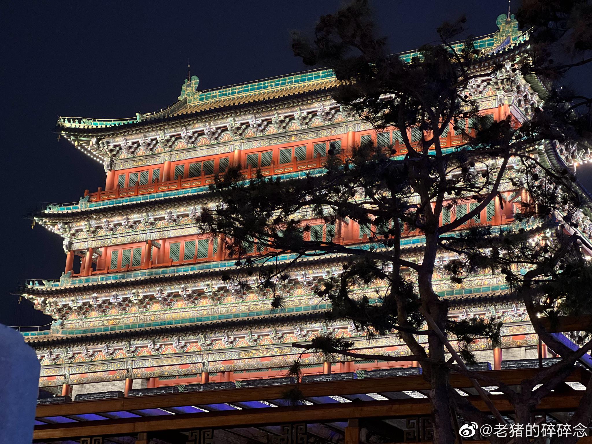 夜幕下的山西太原.五一广场首义门__财经头条