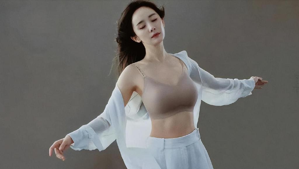 马甲线凸显傲人身材,好身材再次惊艳网友__财经头条