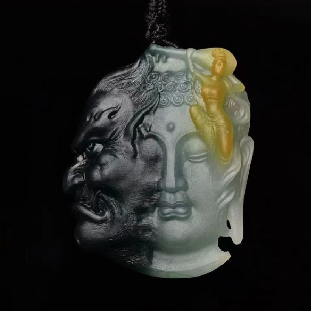 作品《一念之间》时至今天,赵现成已然取得了腾冲老料非文化遗产雕刻