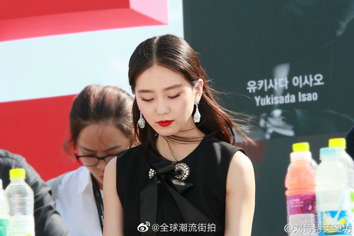 刘诗诗2014年出席釜山国际电影节.凭借美貌出圈韩国