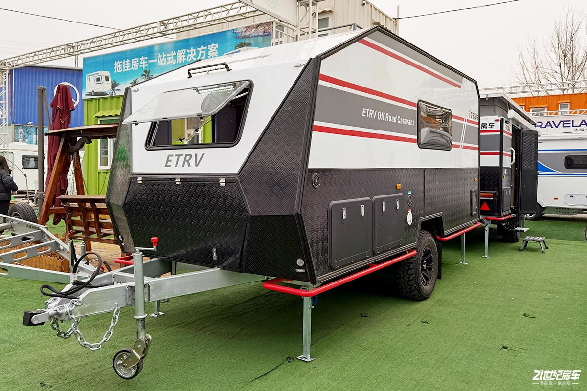 帅气的外观回头率超高爱旅al16越野拖挂房车北京房车展发布