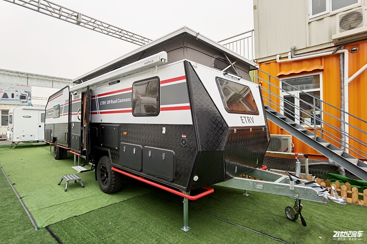 帅气的外观回头率超高爱旅al16越野拖挂房车北京房车展发布