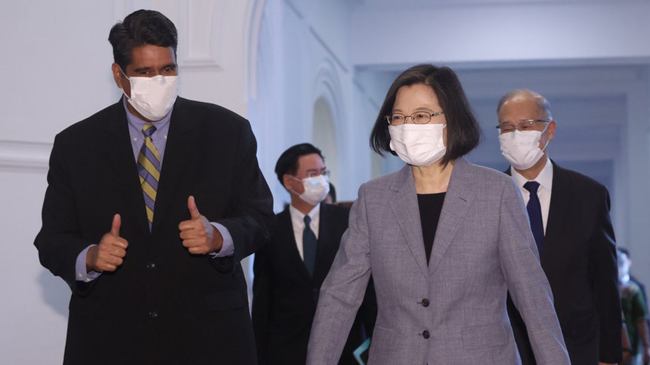 美国同时对中俄发难？拜登在台海两次挑衅：军舰穿台海，亲信窜台休闲区蓝鸢梦想 - Www.slyday.coM