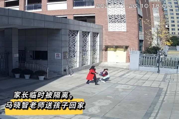核酸检测队伍中这位专注看书的杭州小学生找到了！大家说，看到了中国少年的模样休闲区蓝鸢梦想 - Www.slyday.coM