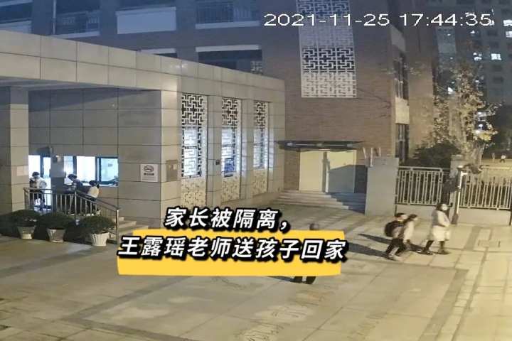 核酸检测队伍中这位专注看书的杭州小学生找到了！大家说，看到了中国少年的模样休闲区蓝鸢梦想 - Www.slyday.coM