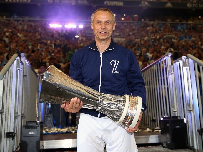 我矿旧将奥拉夫·托恩54岁生日快乐!