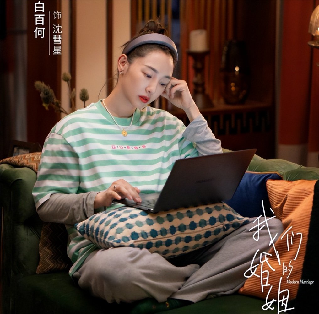 高齐把小样送到方宇的手中,却和网络小说家雷蕾一家如故,则雷蕾的扮演