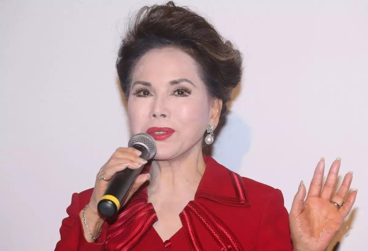 黛薇夫人得天眷顾,有着动人的美貌,不过却并非一直顺风顺水,如果她没