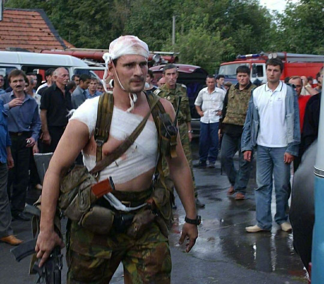 别斯兰事件中,德米特里·亚历山德罗维奇·拉祖莫夫斯基中校