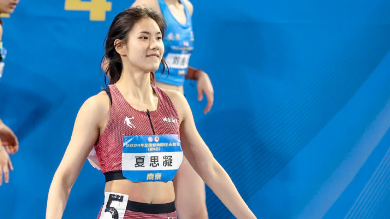 美若天仙！中国田径女神夏思凝8秒28夺冠，揭秘带伤作战微笑真美|中国田径|吴艳妮|夏思凝_新浪新闻