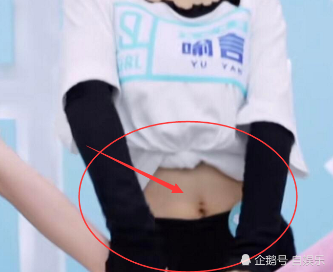 拍单人大片,有谁注意到喻言的"脐钉"痕迹?杂志方有心了!