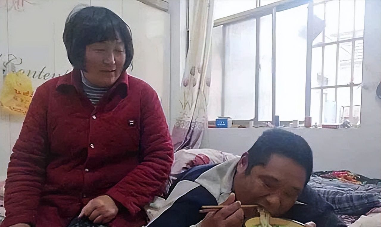 河南女子不顾家人反对，零彩礼嫁网恋瘫痪男友，婚后为其端屎端尿休闲区蓝鸢梦想 - Www.slyday.coM