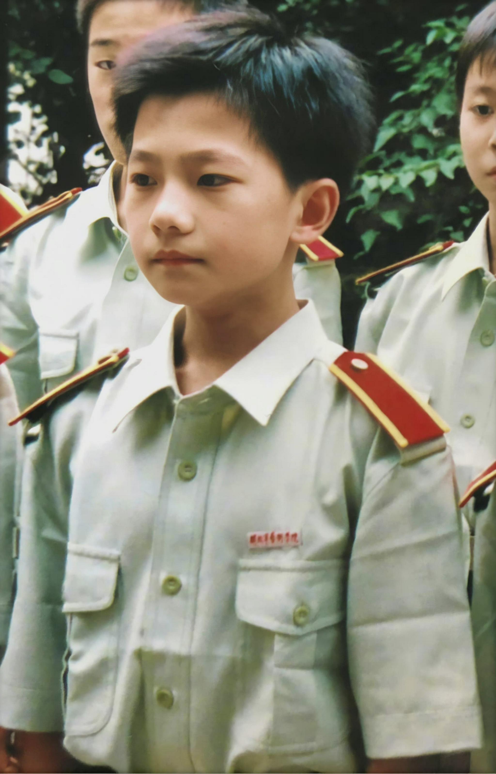 杨洋小时候肯定没想到自己会从小帅到大