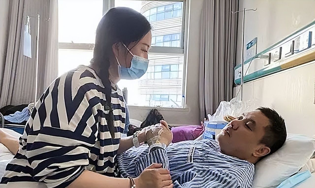 河南女子不顾家人反对，零彩礼嫁网恋瘫痪男友，婚后为其端屎端尿休闲区蓝鸢梦想 - Www.slyday.coM