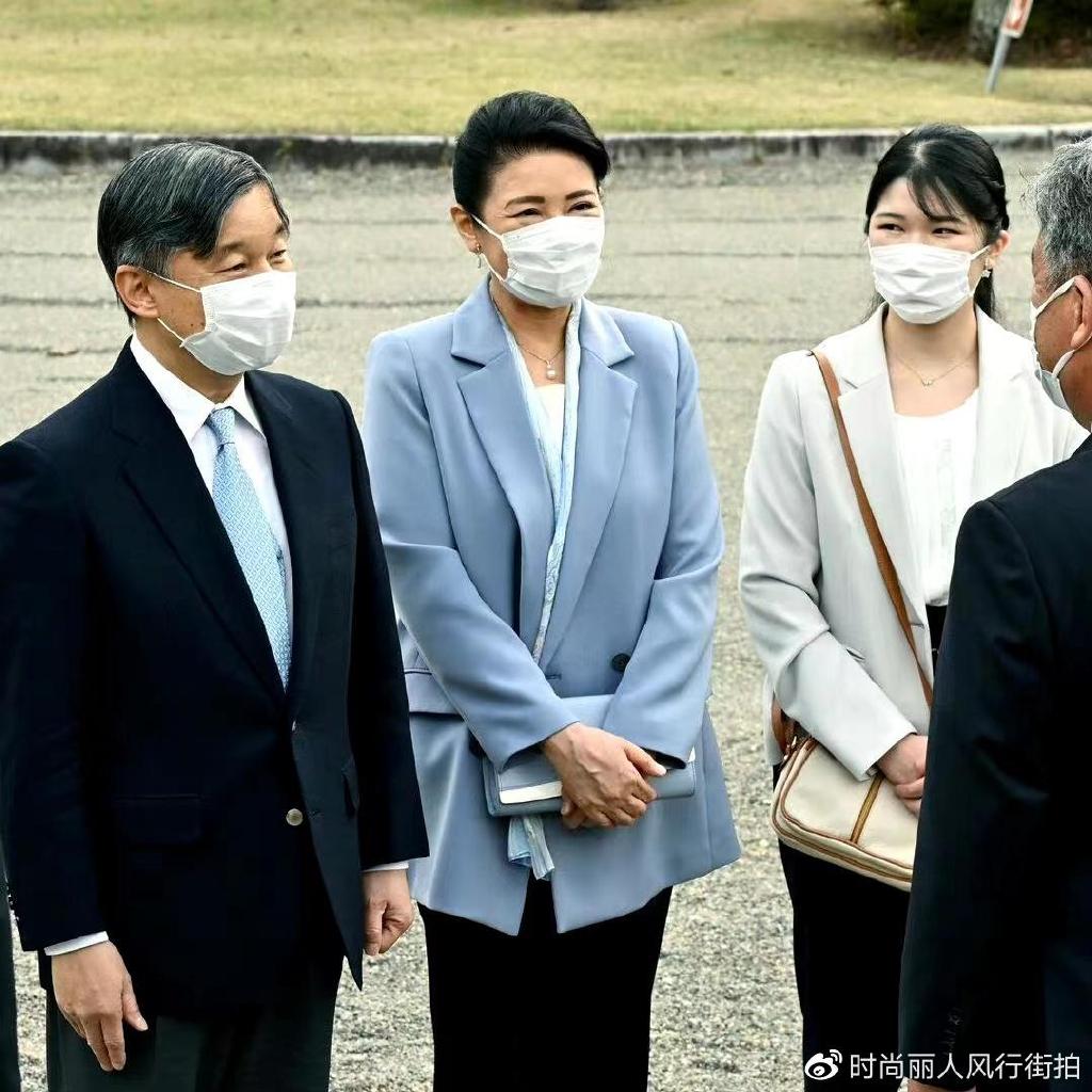 日本天皇一家三口度假！雅子穿西装张嘴大笑太罕见，爱子公主好美__财经头条