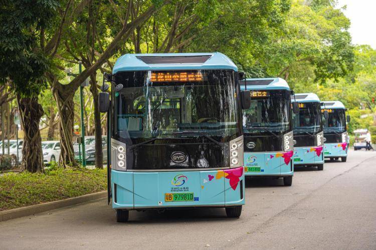 【原创】春节逛公园不怕"停车难" 深圳开通8条"小黄鱼"公园接驳专线