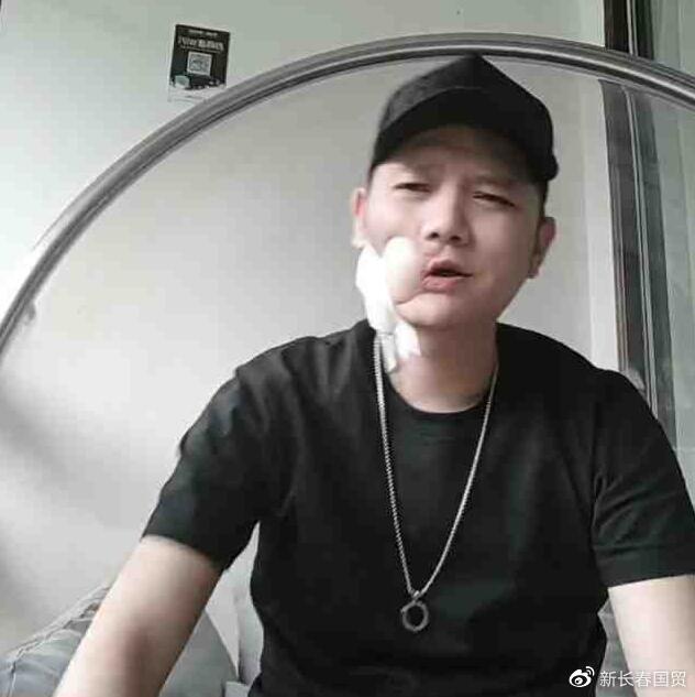 男歌手嚼槟榔6年罹患口腔癌,三次复发放弃治疗后去逝,年仅36岁休闲区蓝鸢梦想 - Www.slyday.coM 男歌手嚼槟榔6年罹患口腔癌,三次复发放弃治疗后去逝,年仅36岁休闲区蓝鸢梦想 - Www.slyday.coM