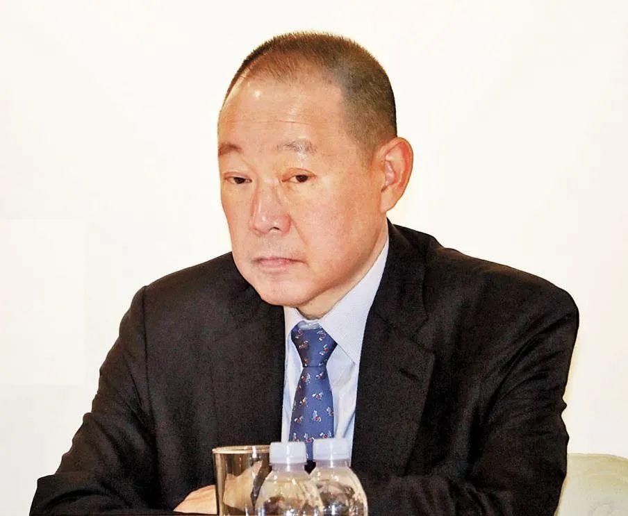 刘銮鸿及嫂子甘比等一家子与香港零售环境下行状态下的崇光百货__财经