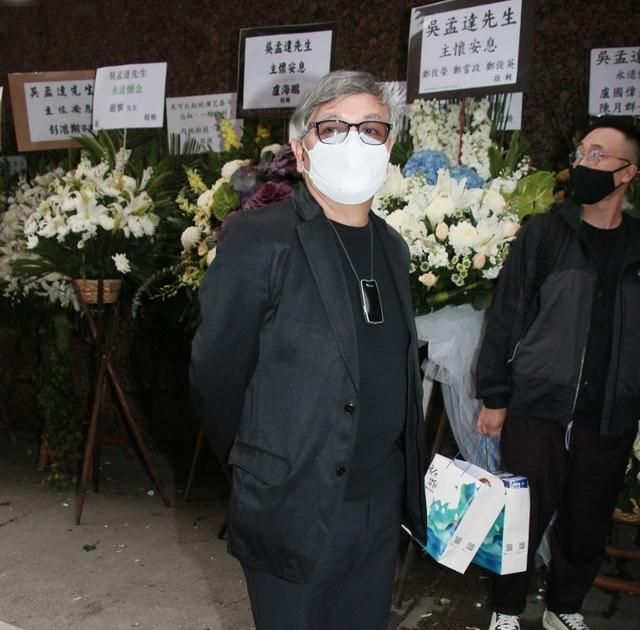 吴孟达出殡不举行扶灵仪式田启文透露吴孟达遗孀的想法