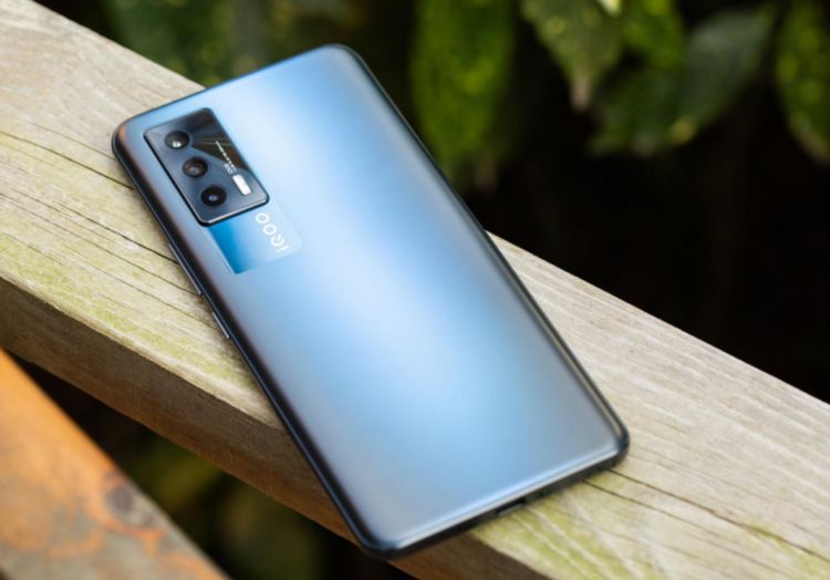 iqooneo5辨识度非常高"像素橙"配色很不错,系统方面十分优异__财经头