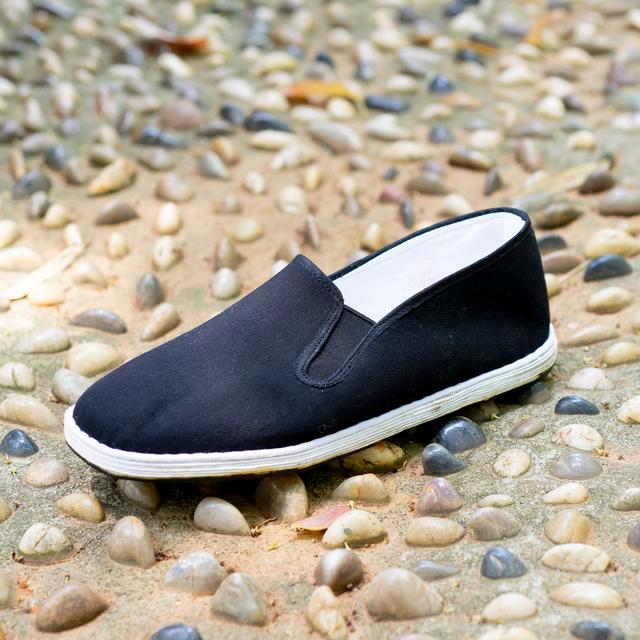 简述2020年老北京布鞋传统手工布鞋的制作工艺款式特点质量鉴别