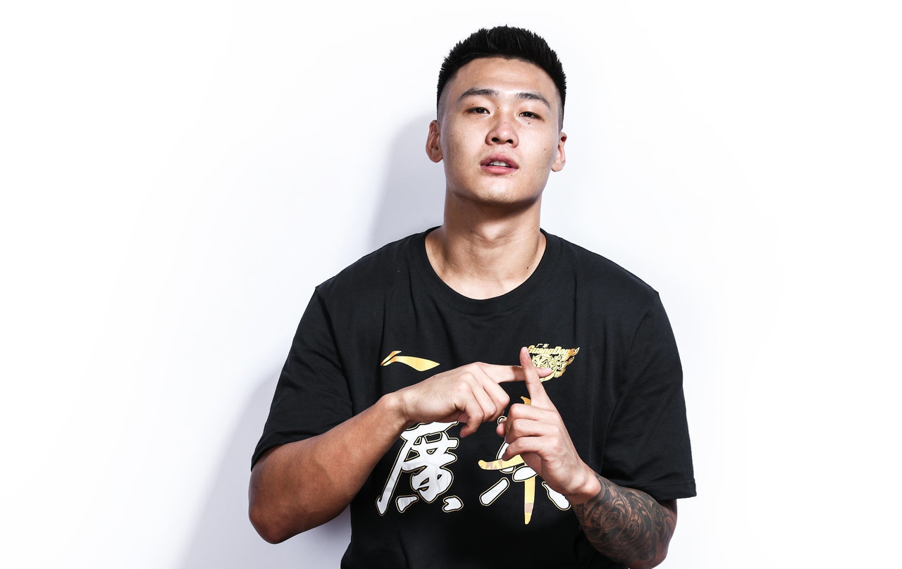 十冠王!广东男篮总冠军定妆照出炉