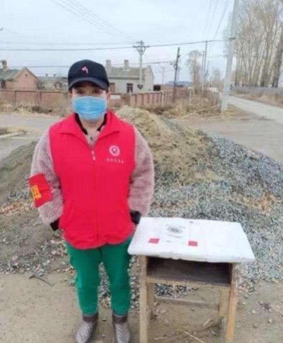 志愿者齐冬梅:自己开车搭载医护为行动不便的老人上门采样休闲区蓝鸢梦想 - Www.slyday.coM 志愿者齐冬梅:自己开车搭载医护为行动不便的老人上门采样休闲区蓝鸢梦想 - Www.slyday.coM