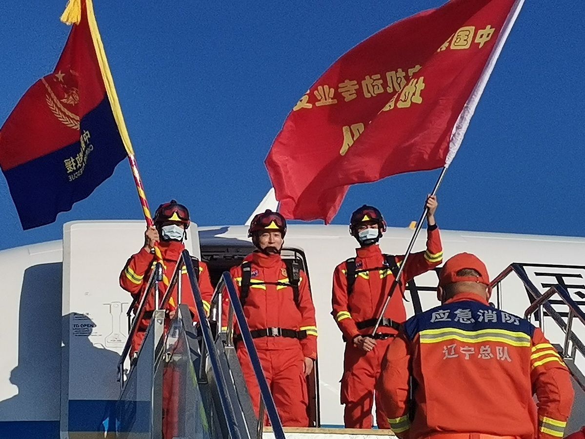 辽宁消防救援队员登上了南航cz1201航班|辽宁|救援|辽宁省_新浪新闻
