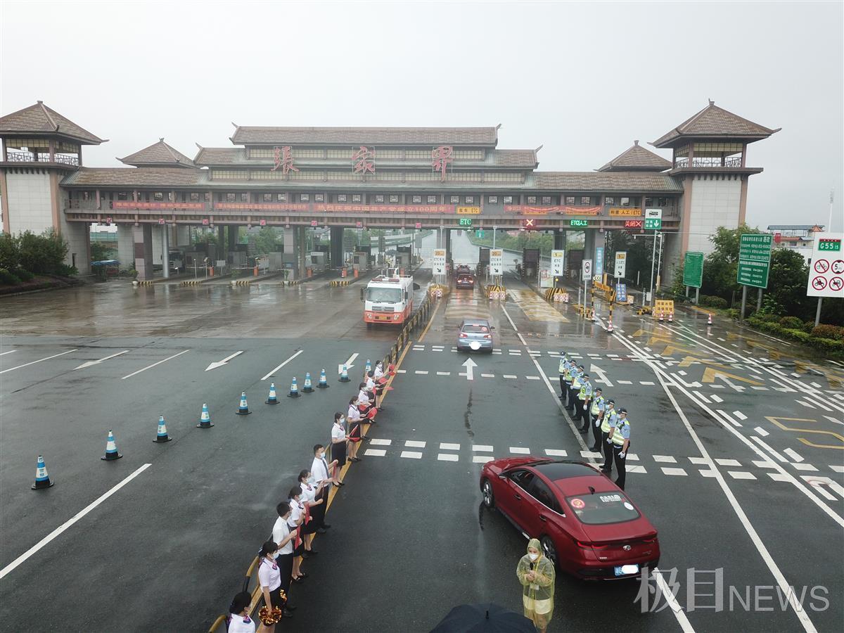 封闭22天后,张家界解封!小伙终可回家吃饭,援张医生录下祝福