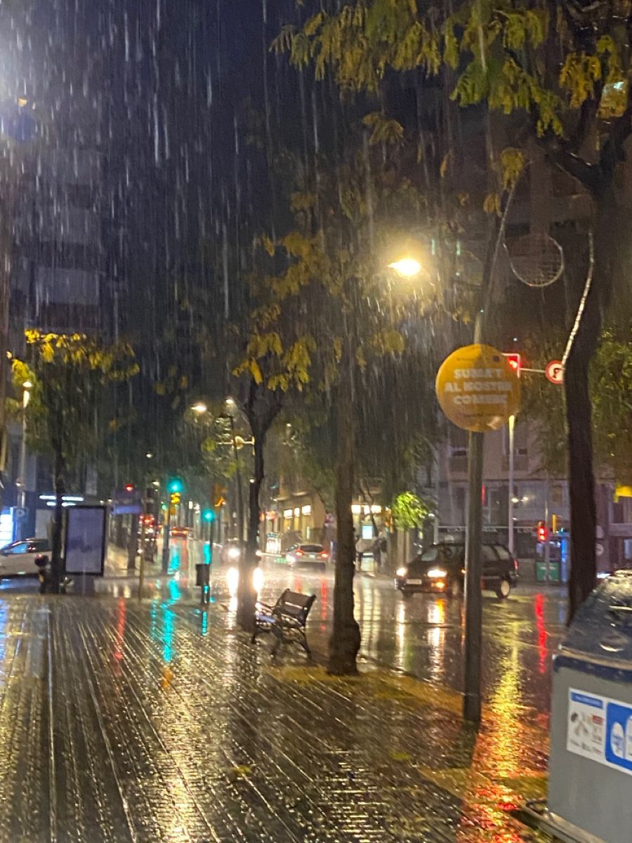 雨夜 生活 美好 孤独__财经头条