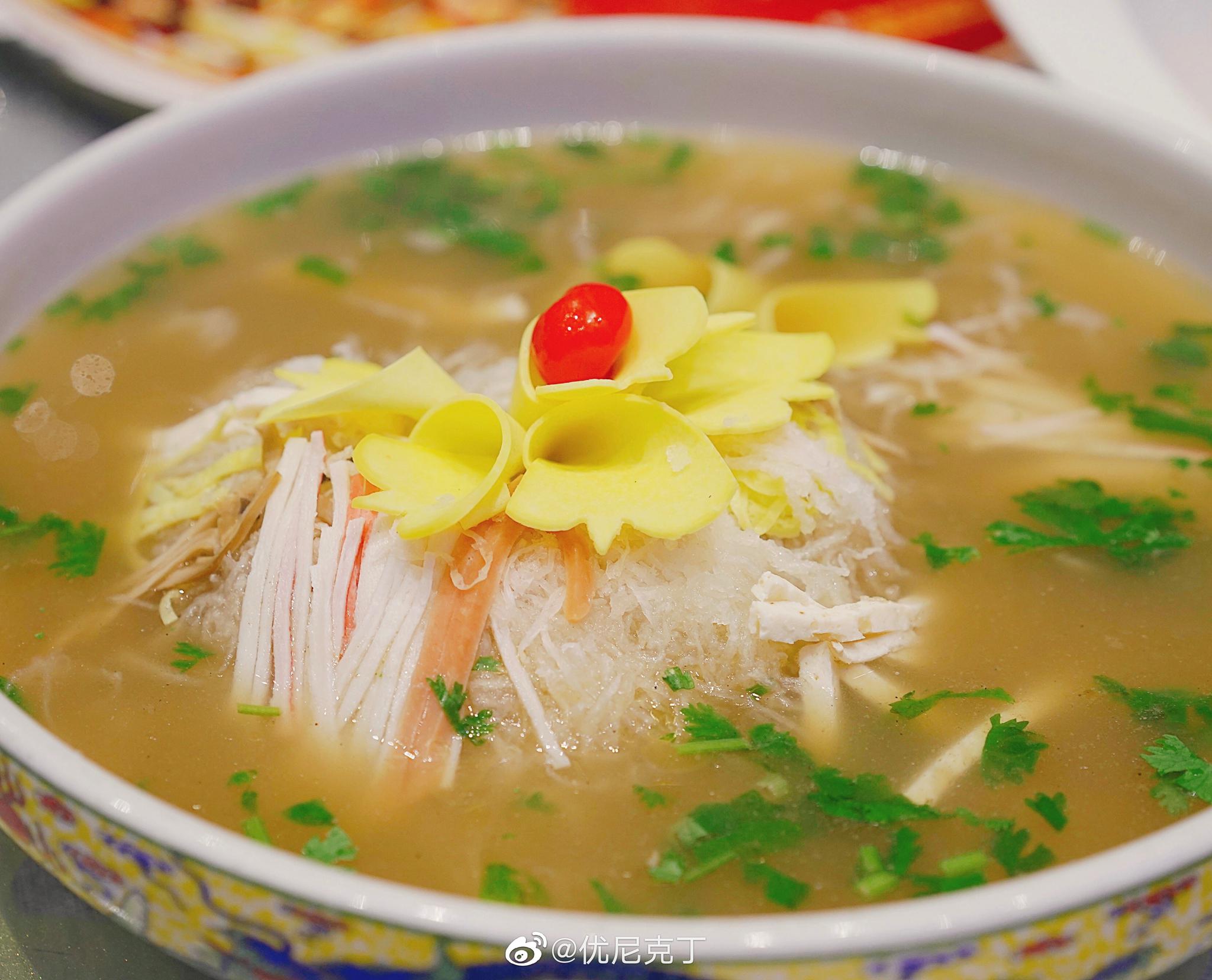 来给你们送深夜福利了今天吃到了洛阳最具特色的水席～这一刻我忘记