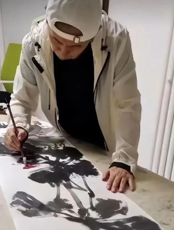 直播卖酒不成了,又开始卖字画,潘子在不务正业的路上越走越远了休闲区蓝鸢梦想 - Www.slyday.coM 直播卖酒不成了,又开始卖字画,潘子在不务正业的路上越走越远了休闲区蓝鸢梦想 - Www.slyday.coM