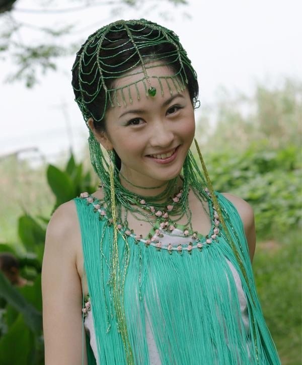 五仙女杨蕊晒近照身材略微走样肩膀厚实和老公同框似父女